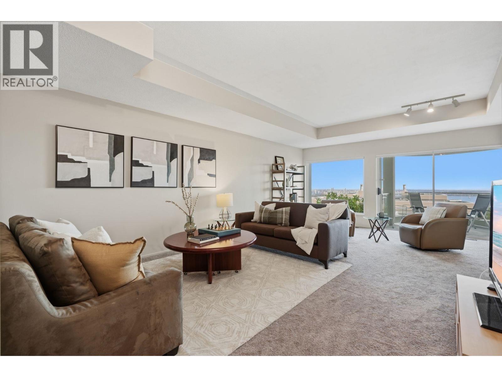 2343 FOLKESTONE WAY, West Vancouver