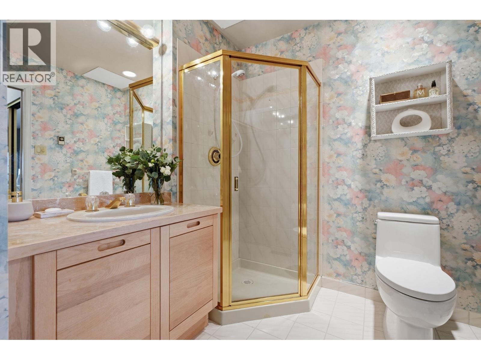 2343 FOLKESTONE WAY, West Vancouver