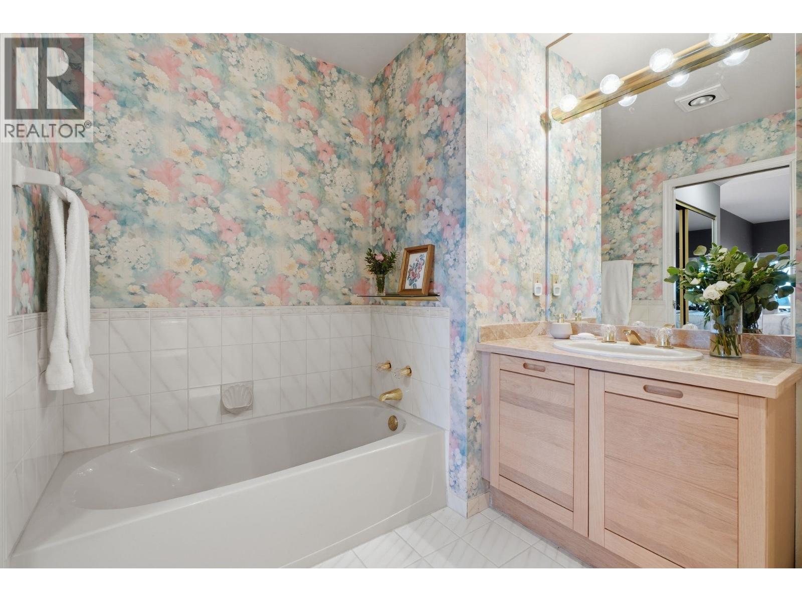 2343 FOLKESTONE WAY, West Vancouver