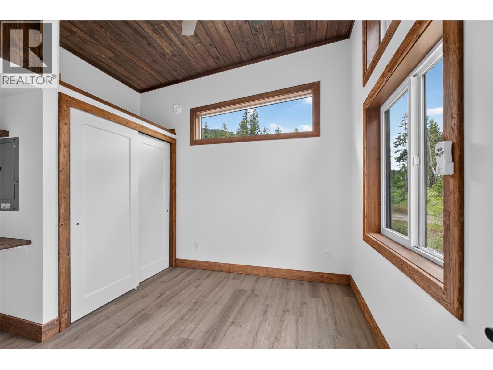 #1 5533 33 Highway - Image 7