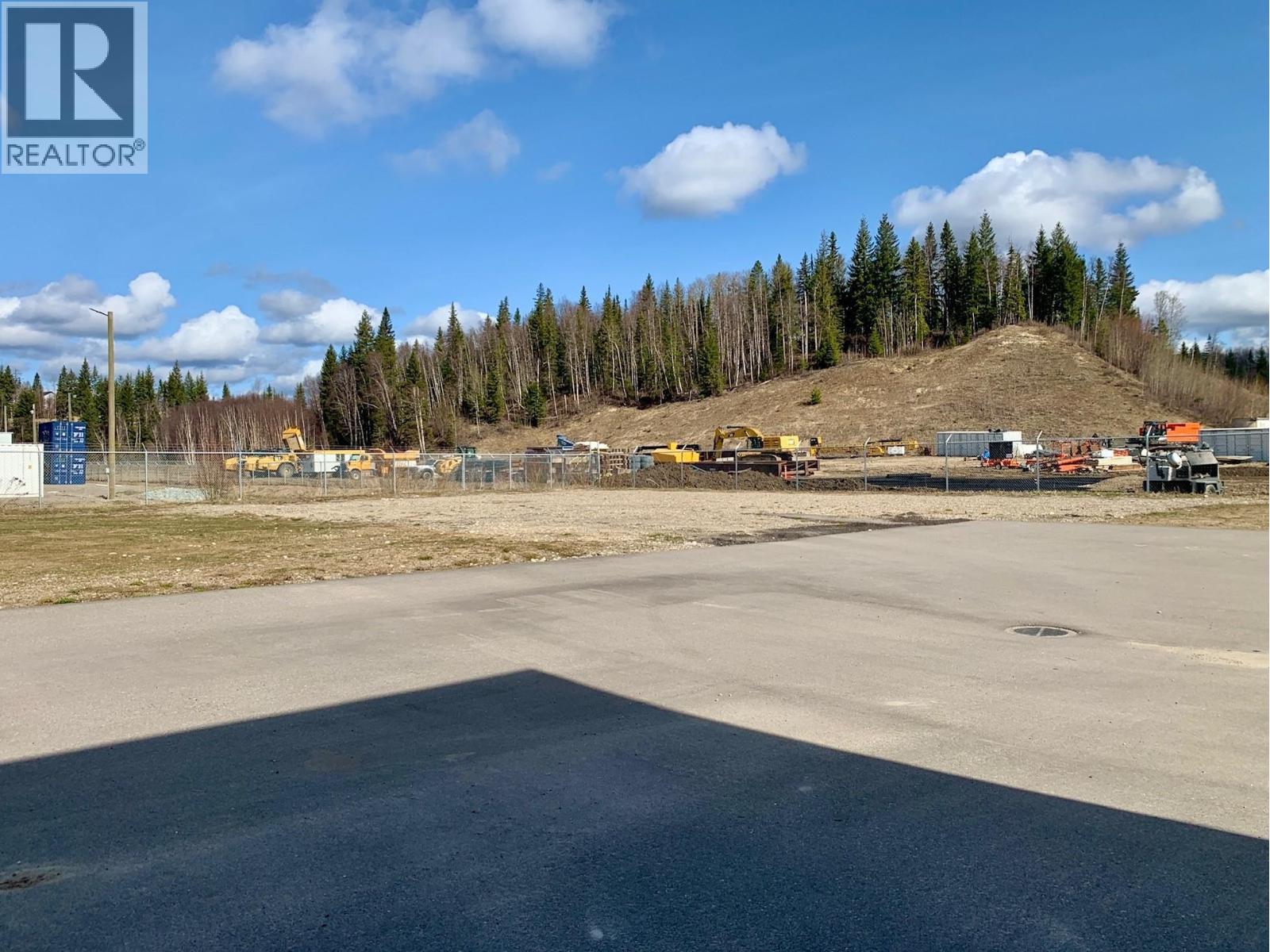 Photo 9 of 35 — 5538 HARTWAY DRIVE · Prince George, BC