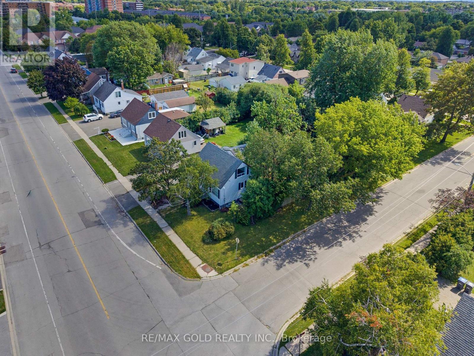 23 PLEASANTVIEW AVENUE - 24