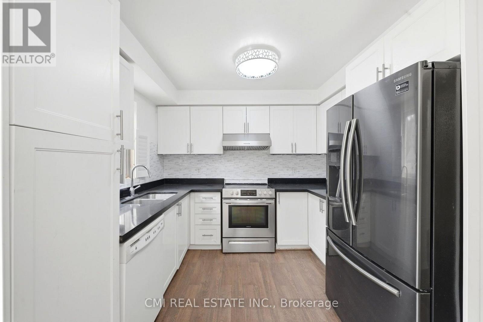366 MARSHALL CRESCENT - 13