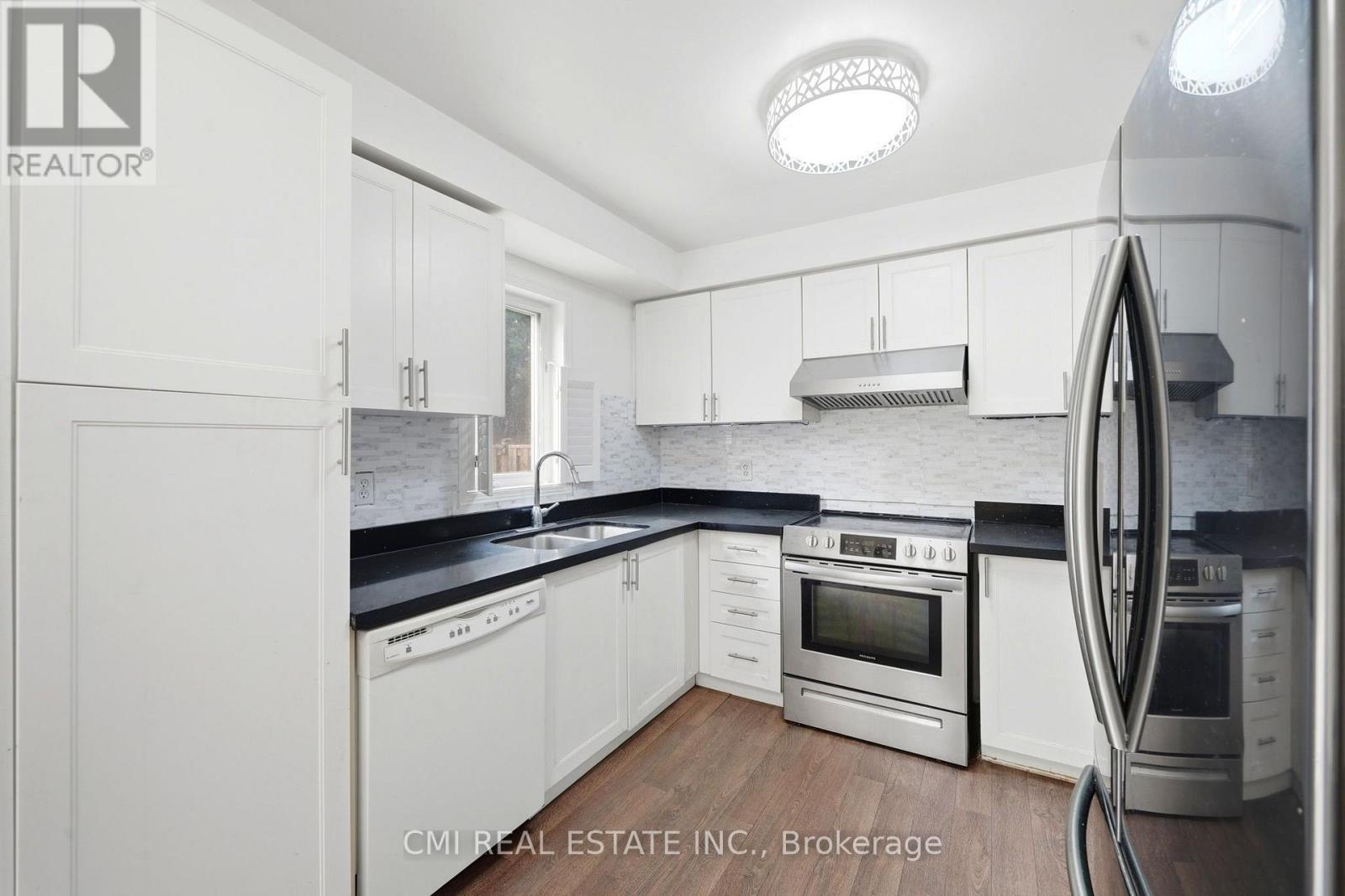 366 MARSHALL CRESCENT - 14