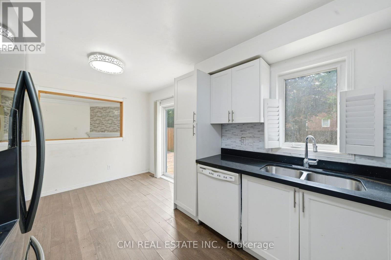 366 MARSHALL CRESCENT - 16