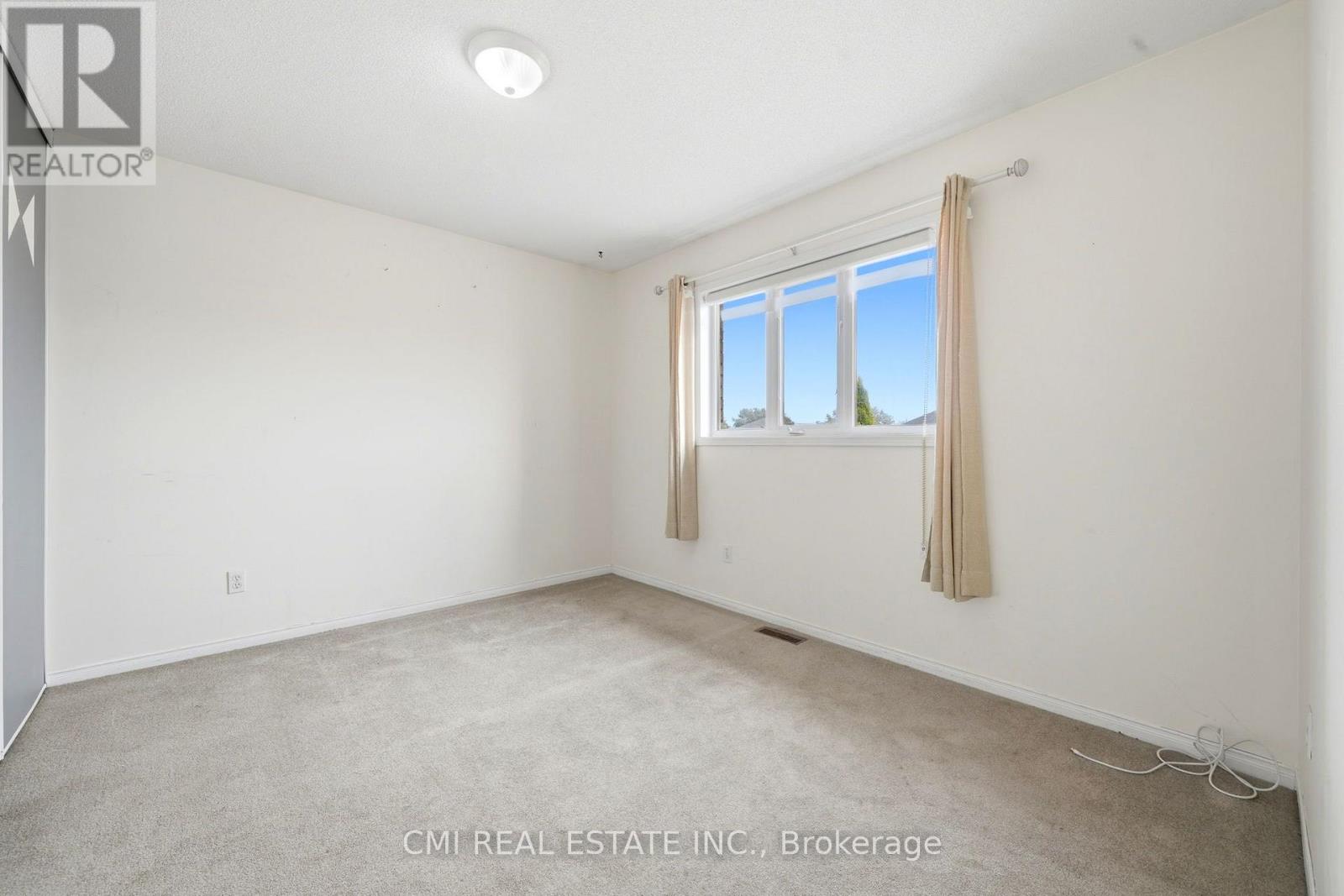 366 MARSHALL CRESCENT - 18