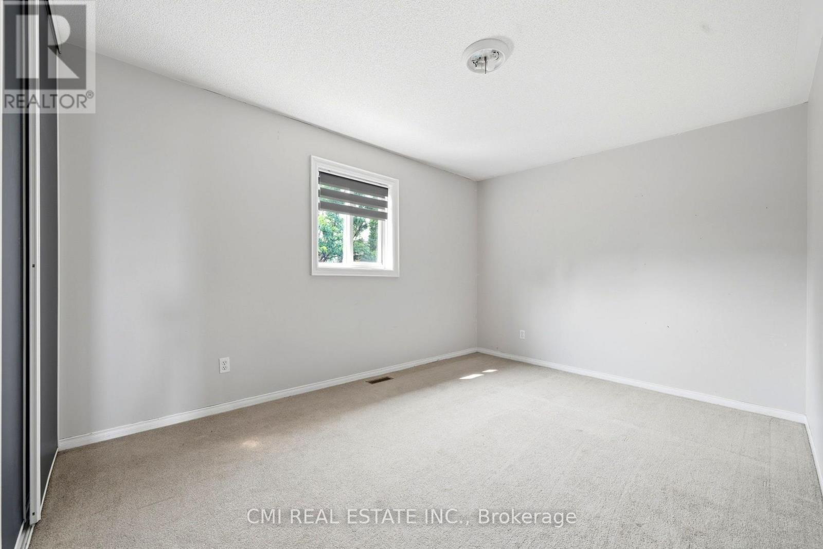 366 MARSHALL CRESCENT - 22