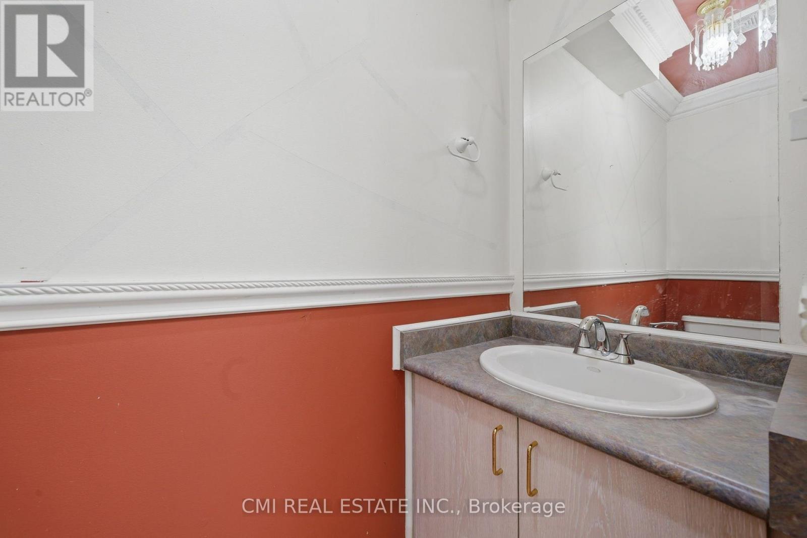 366 MARSHALL CRESCENT - 26
