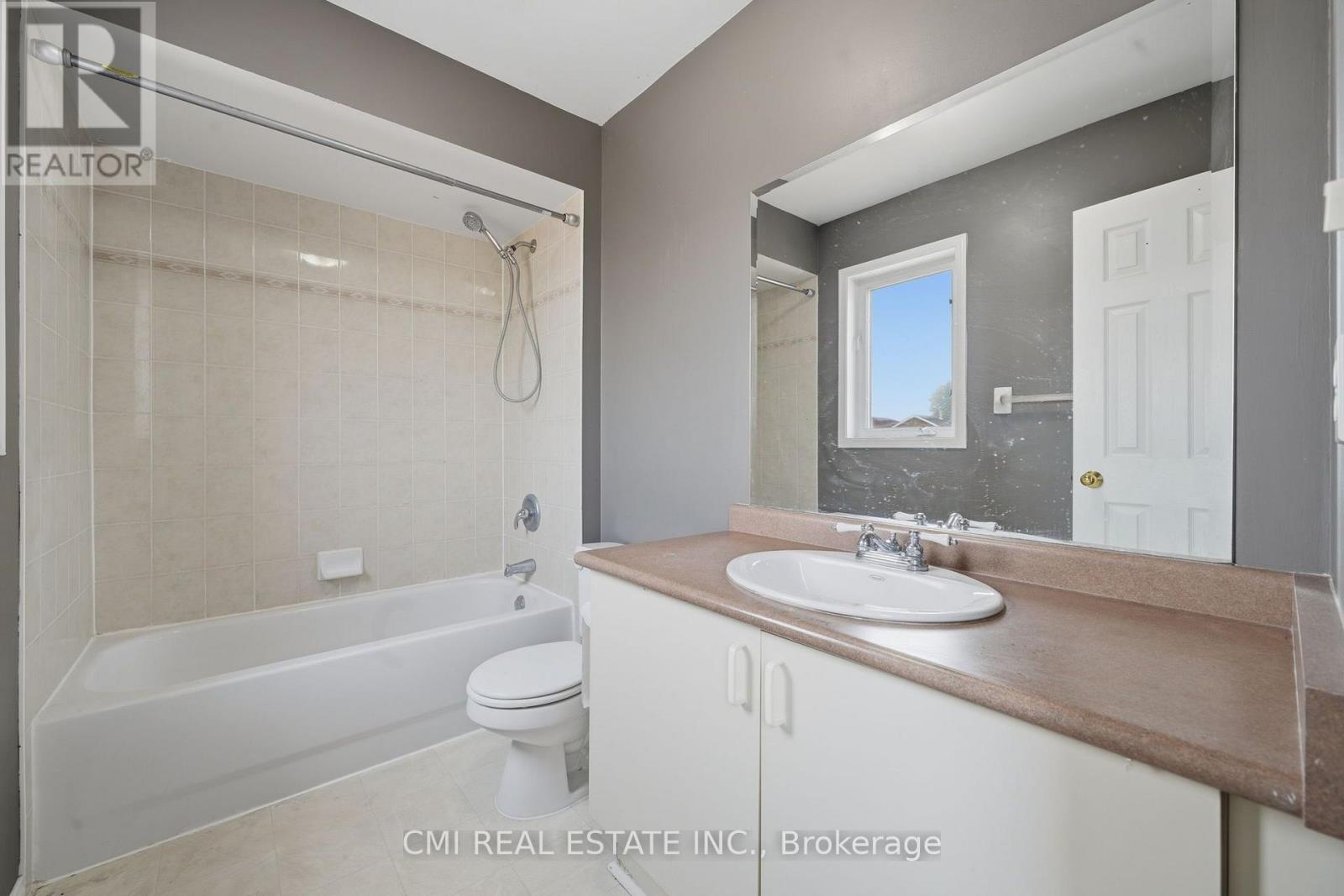 366 MARSHALL CRESCENT - 29