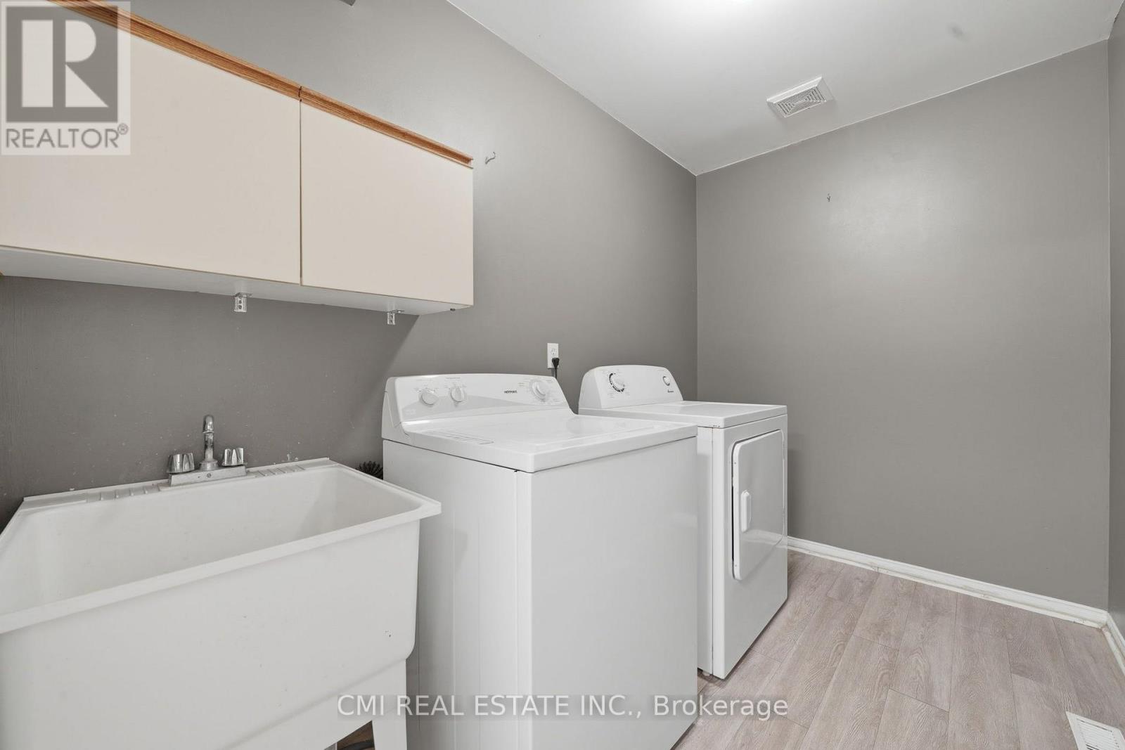 366 MARSHALL CRESCENT - 31