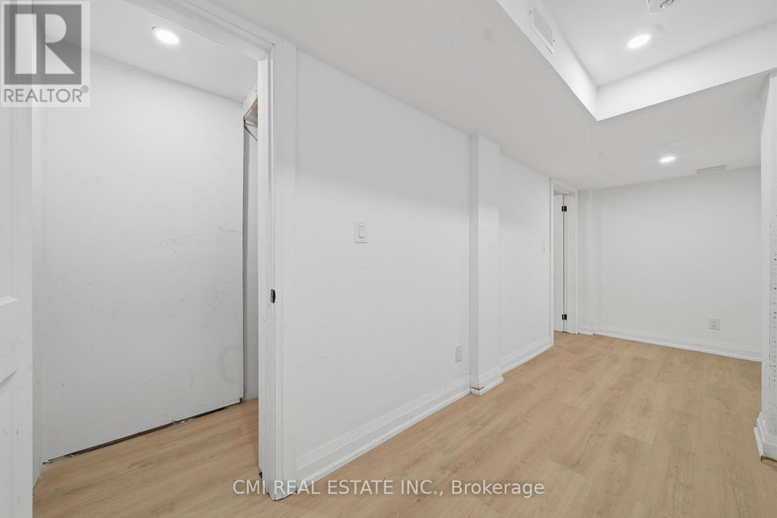 366 MARSHALL CRESCENT - 32