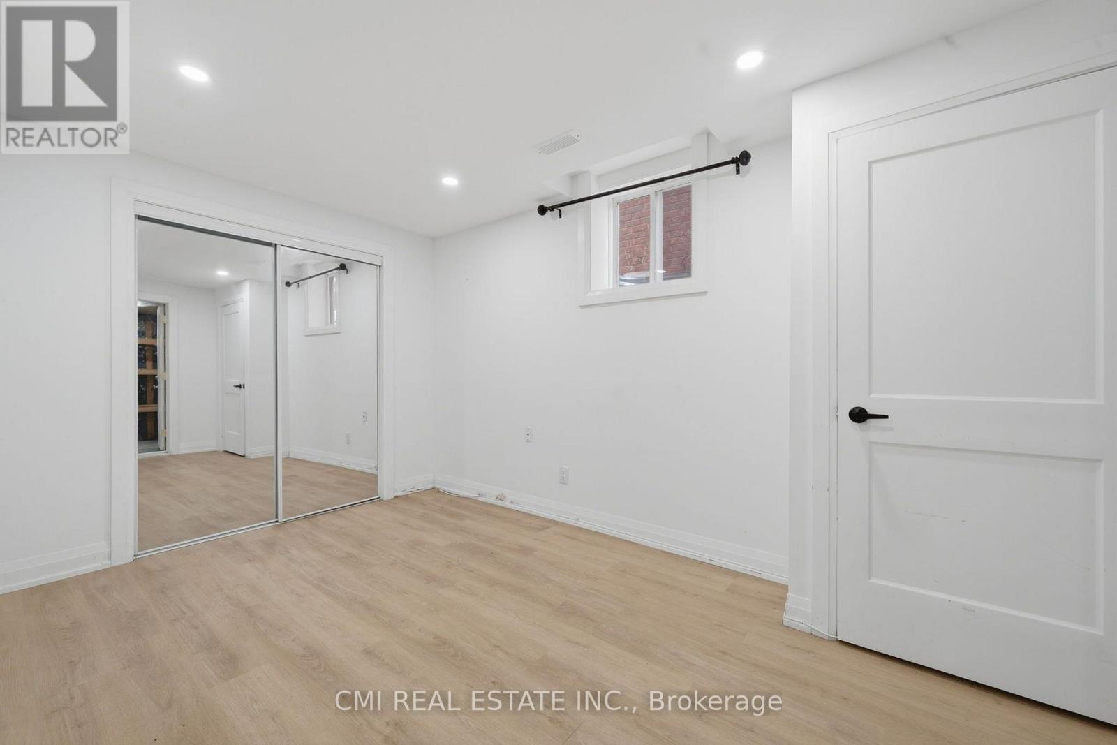 366 MARSHALL CRESCENT - 34