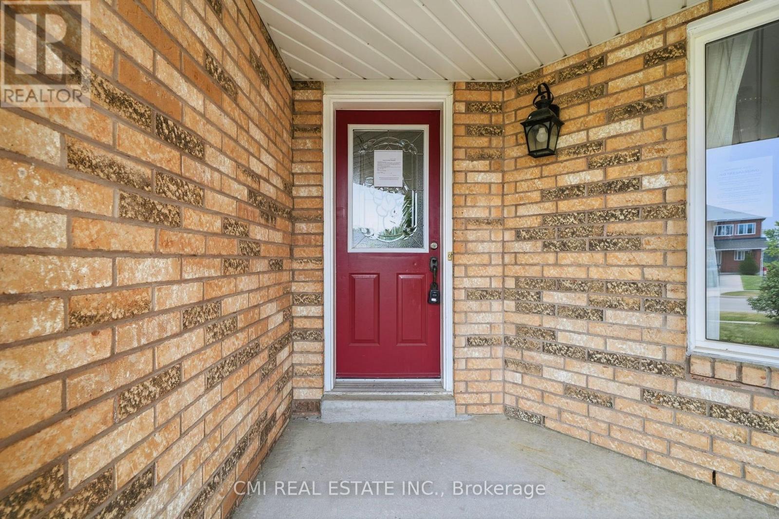366 MARSHALL CRESCENT - 6