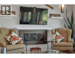 Living room - 2962 Pacific View Terr, Campbell River, BC V9H1V4 Photo 11