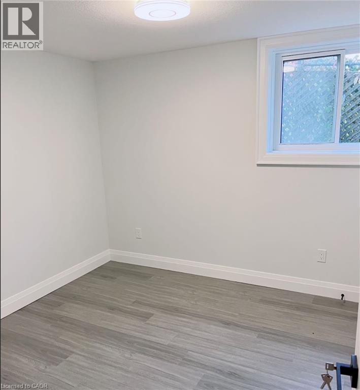 #B 81 SECOND Avenue, Kitchener, Ontario, N2C1N4, Kitchener, Ontario — photo 4 of 5