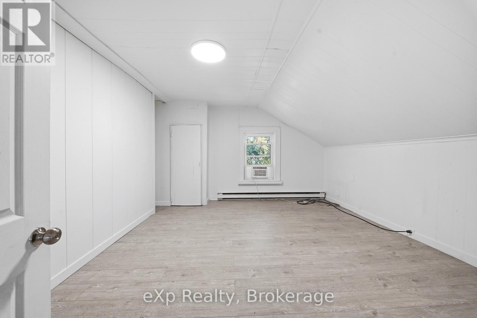 188 DUNDAS STREET W - 14