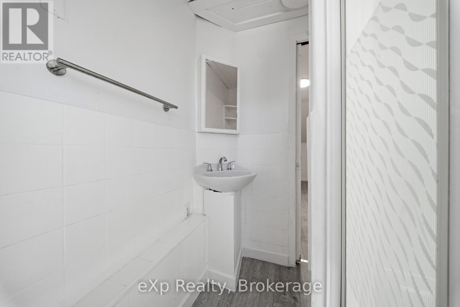 188 DUNDAS STREET W - 19