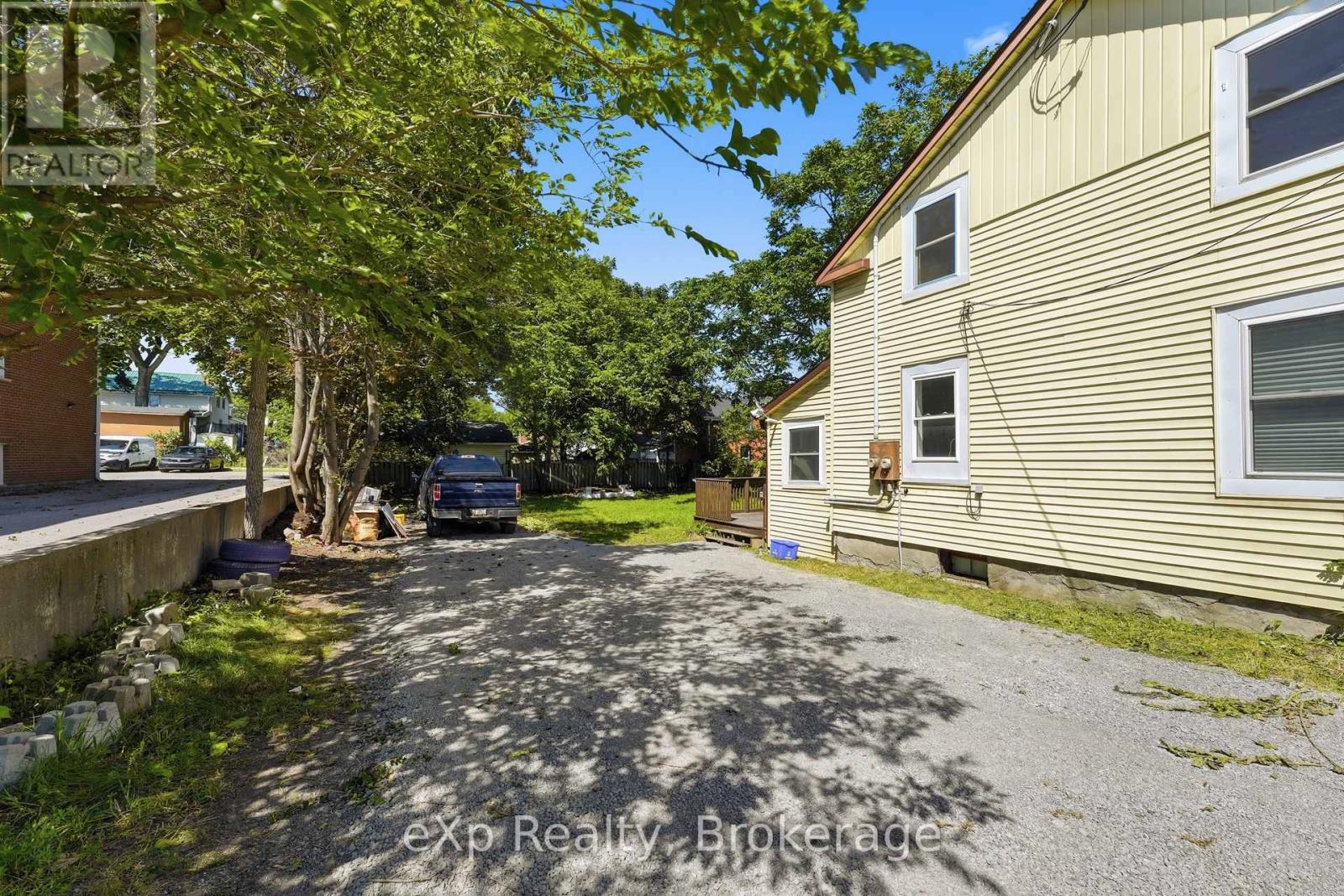 188 DUNDAS STREET W - Image 3