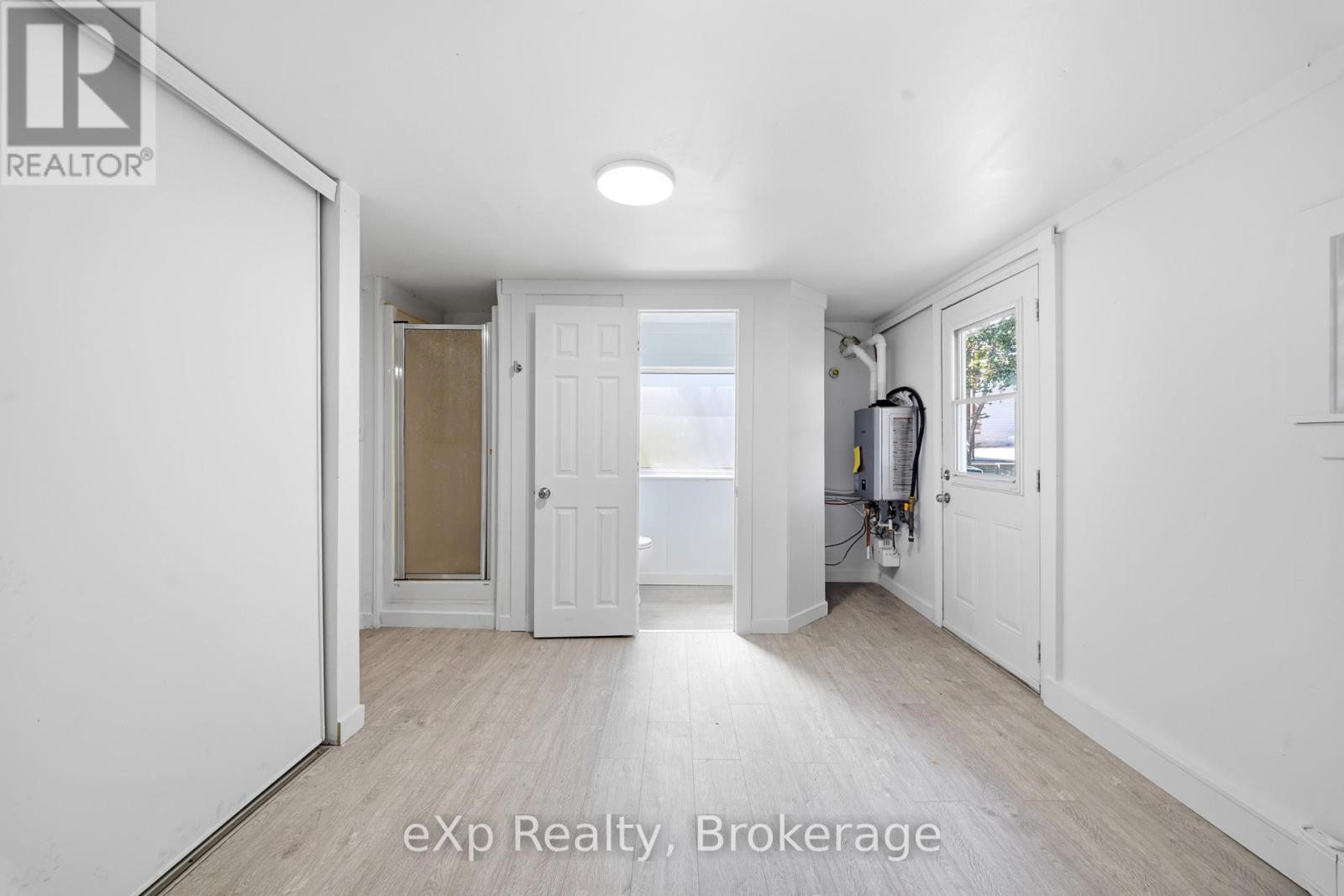 188 DUNDAS STREET W - Image 31