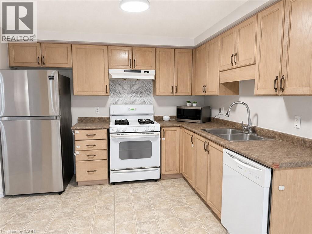 974 CREEKSIDE Drive — photo 3