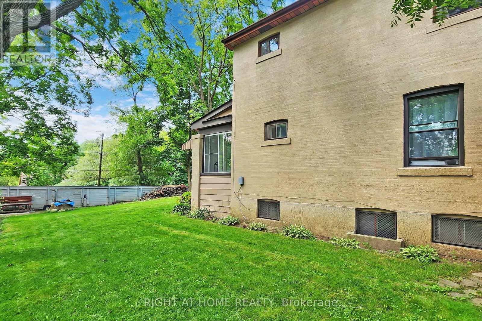 1 EDGEBROOK DRIVE - 5