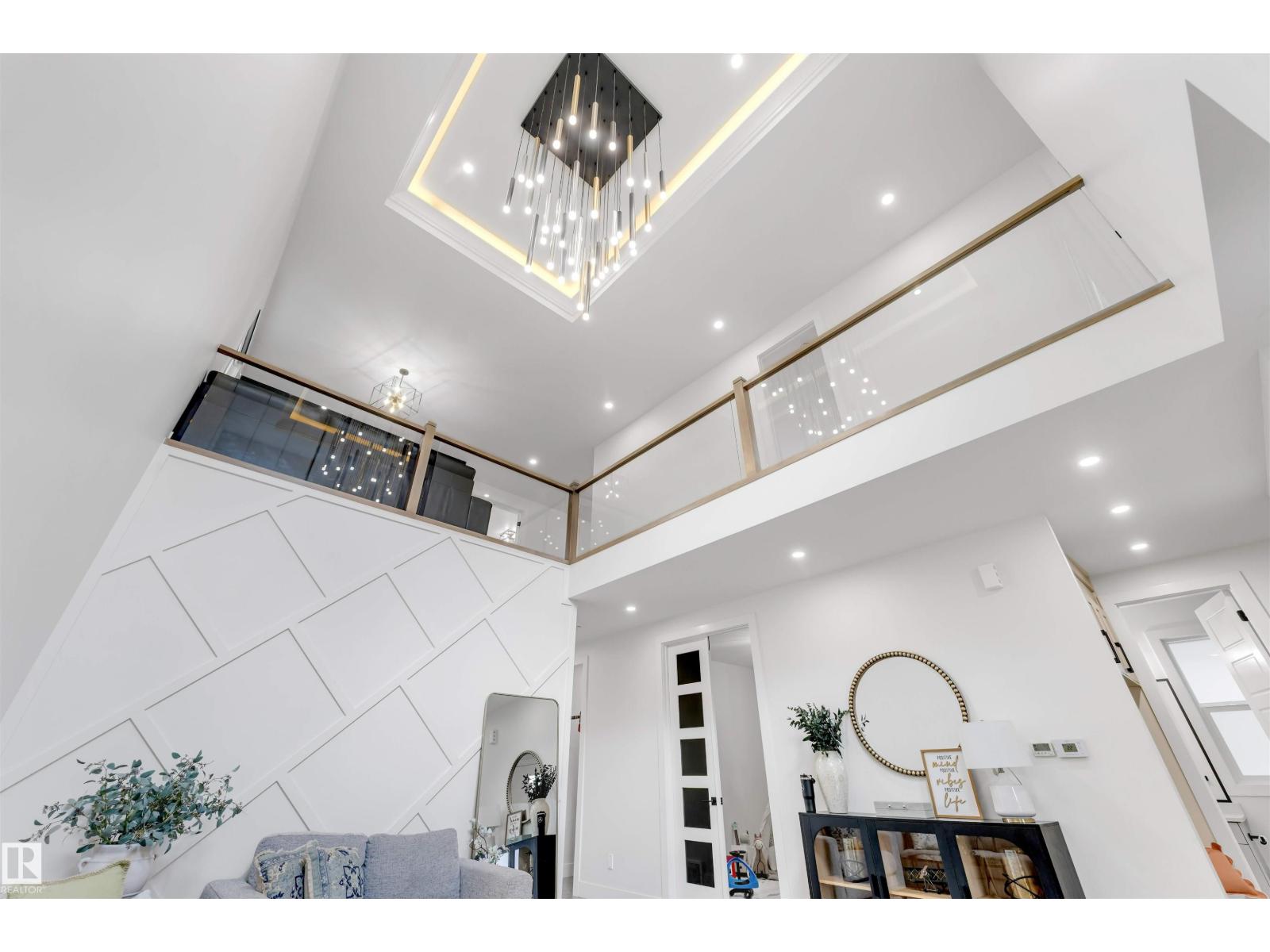 1824 18 AV NW - 18
