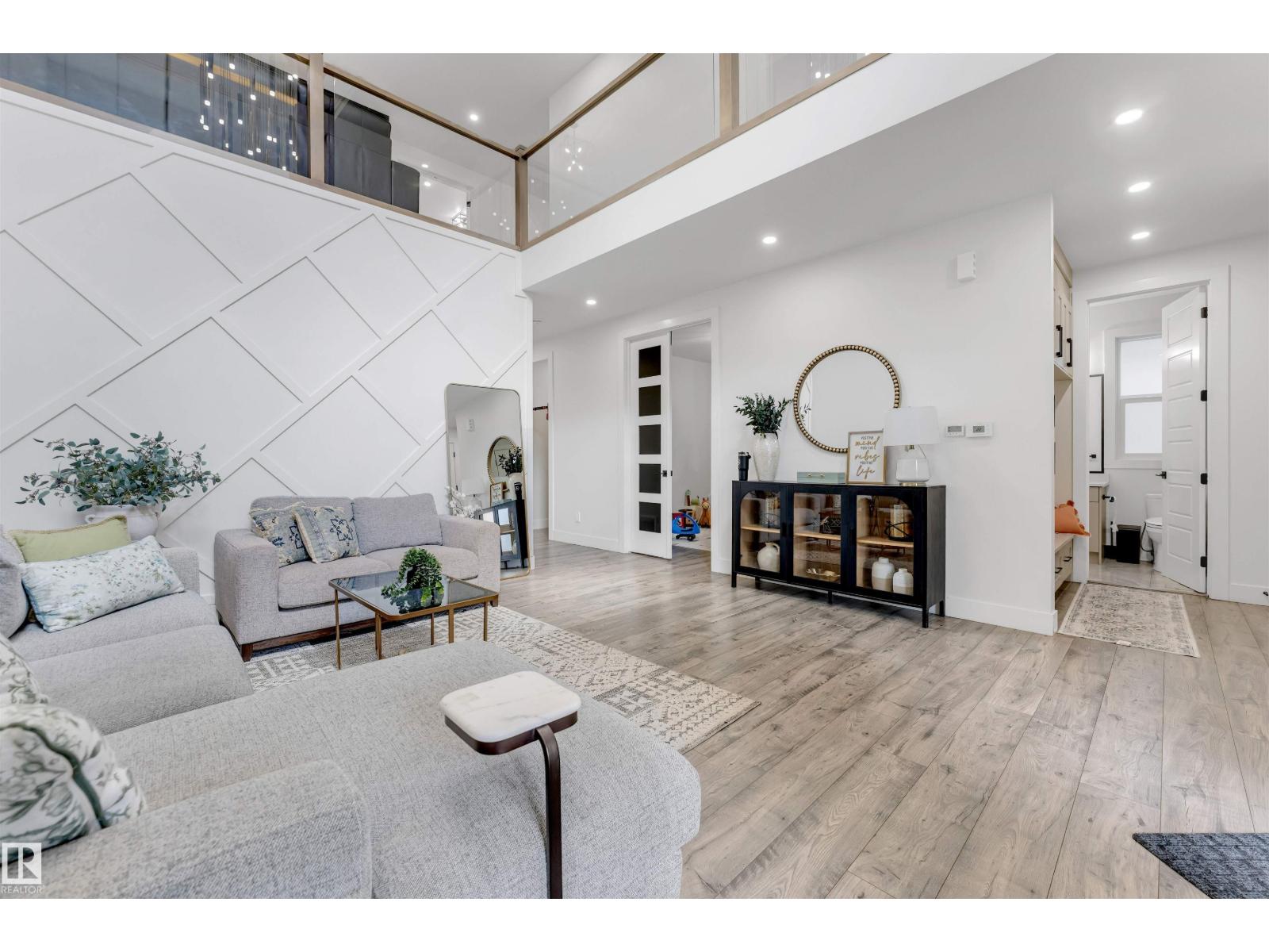1824 18 AV NW - 19