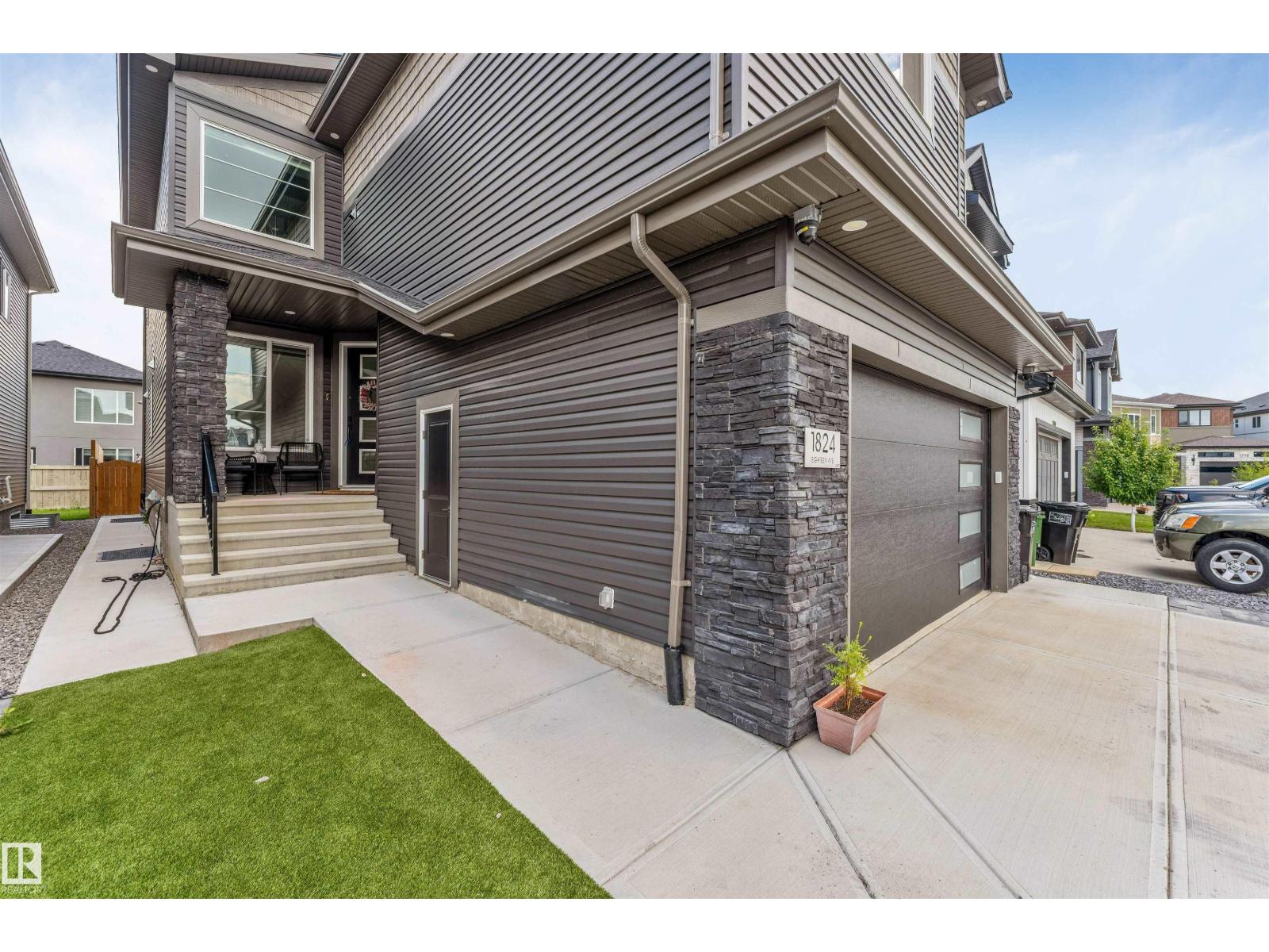 1824 18 AV NW - 2