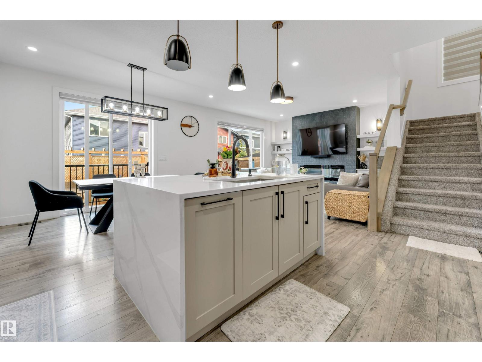 1824 18 AV NW - 21