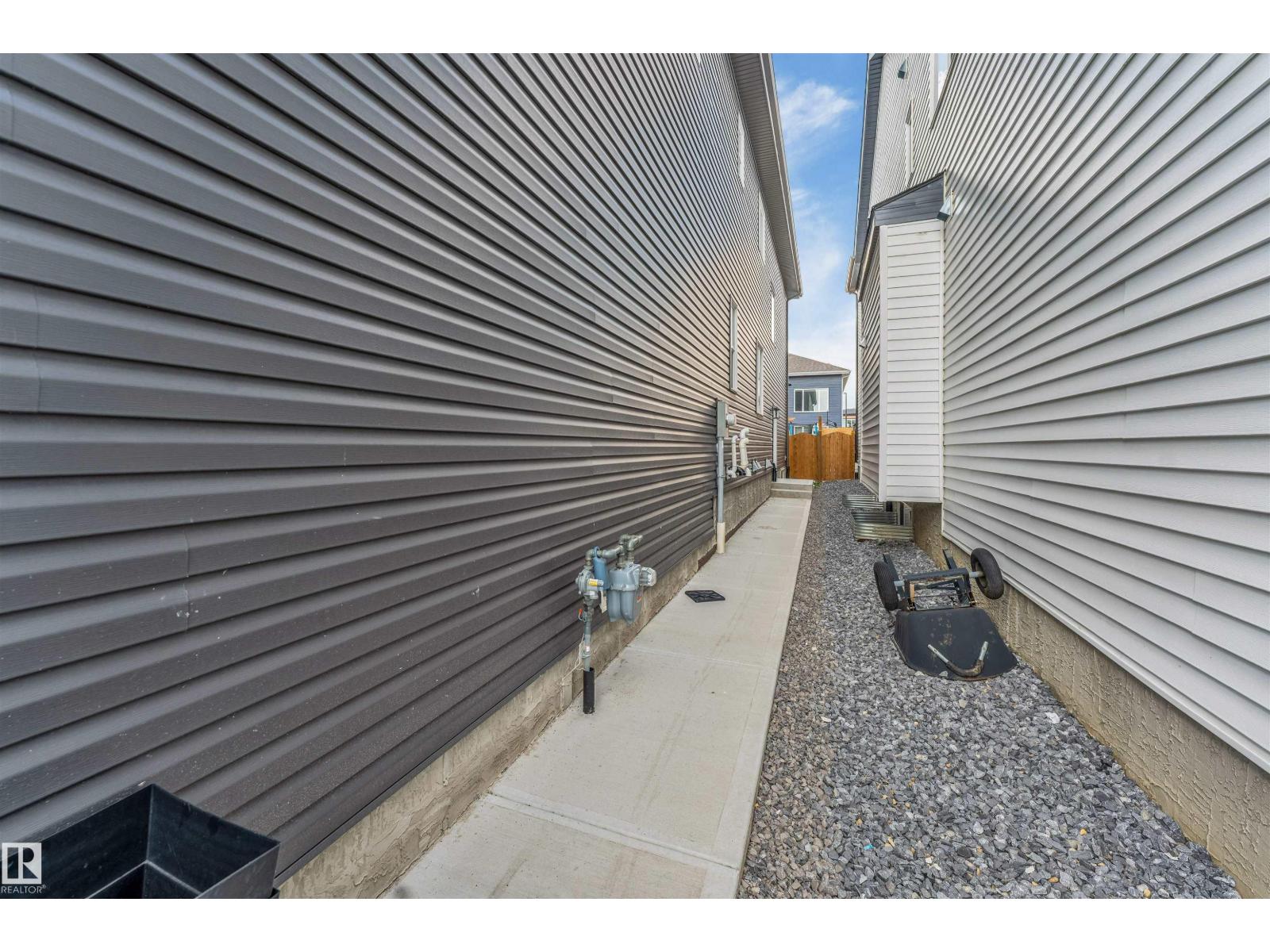 1824 18 AV NW - 3