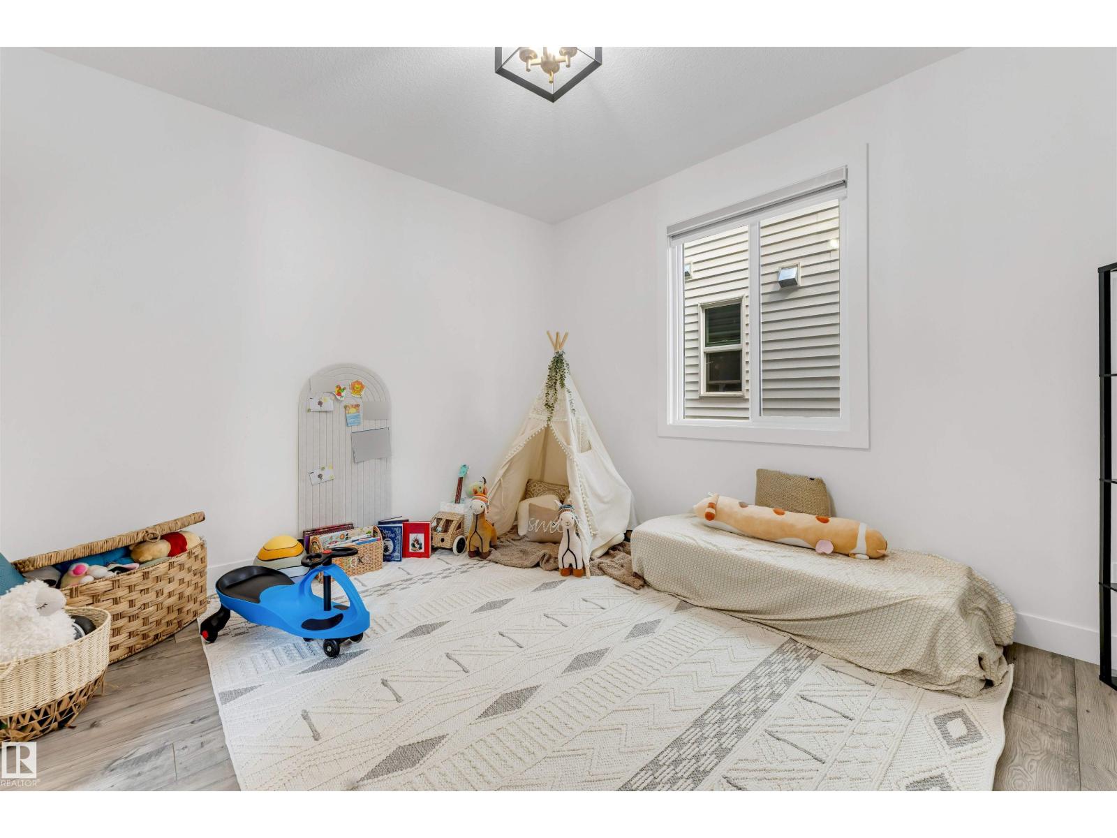 1824 18 AV NW - 44
