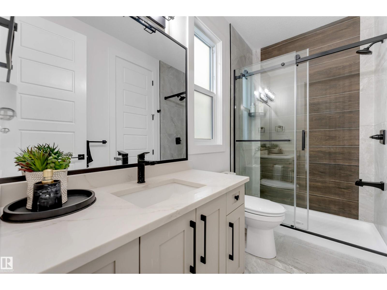 1824 18 AV NW - 52