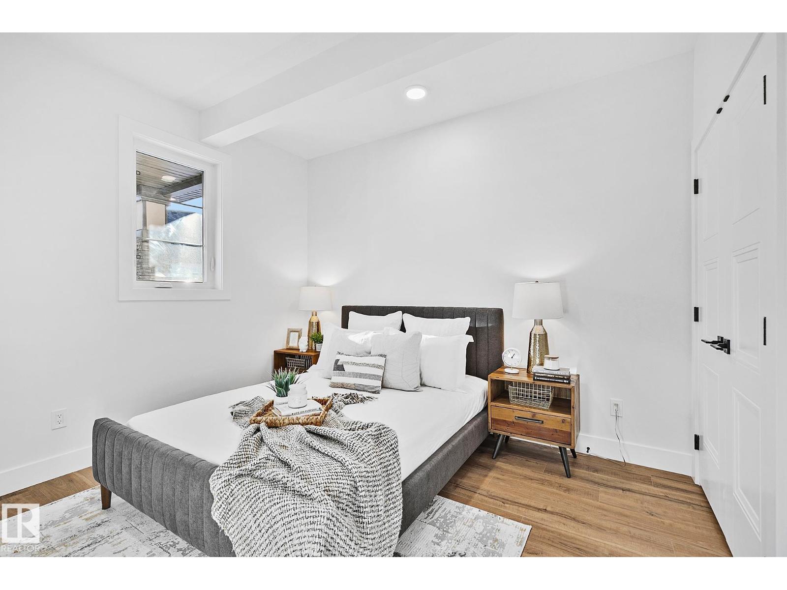 208 Falcon Crescent - 2