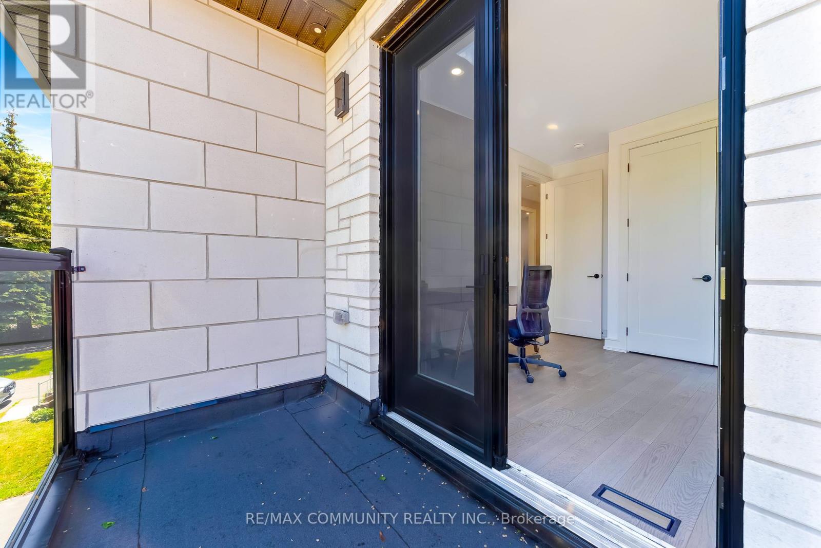856 KENNEDY ROAD - Image 29