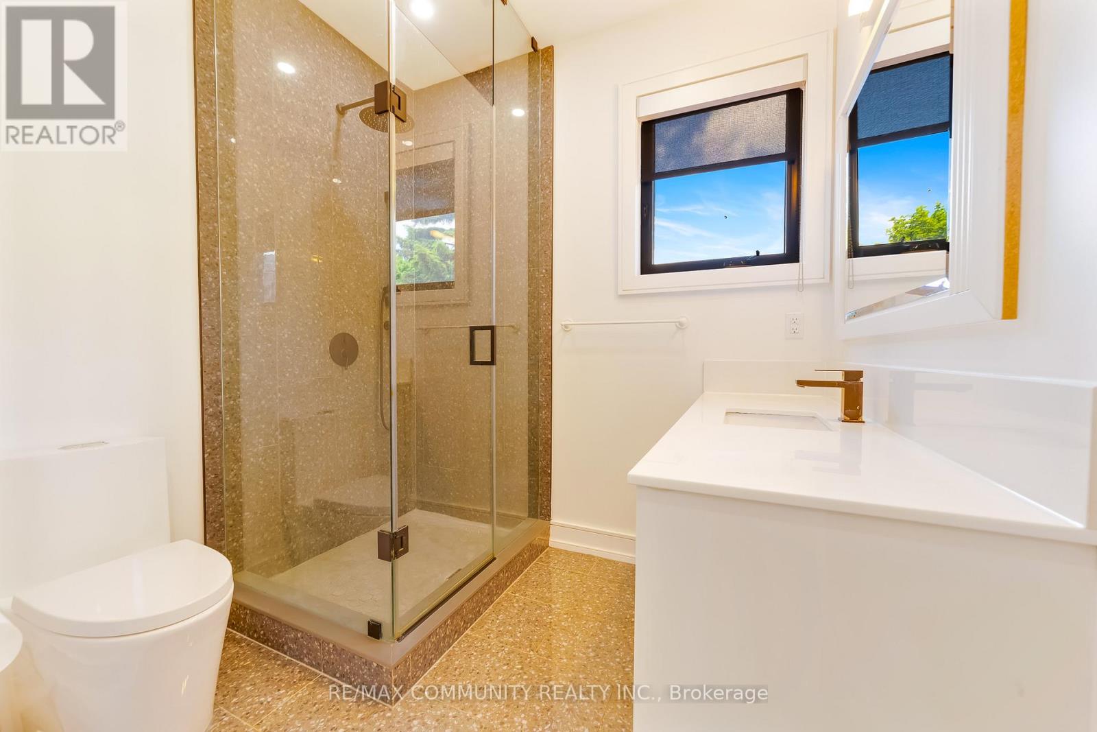 856 KENNEDY ROAD - Image 32