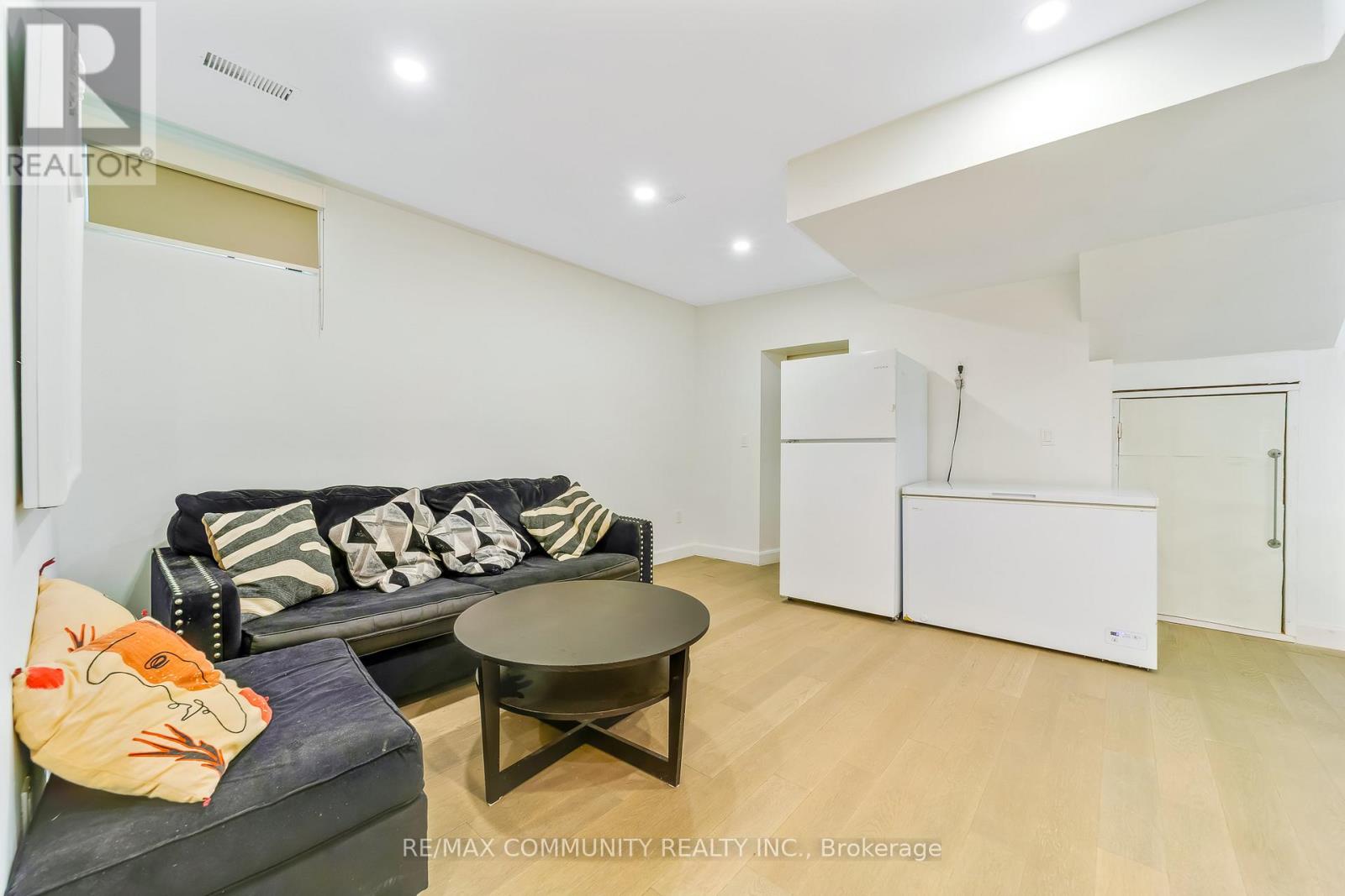 856 KENNEDY ROAD - Image 37