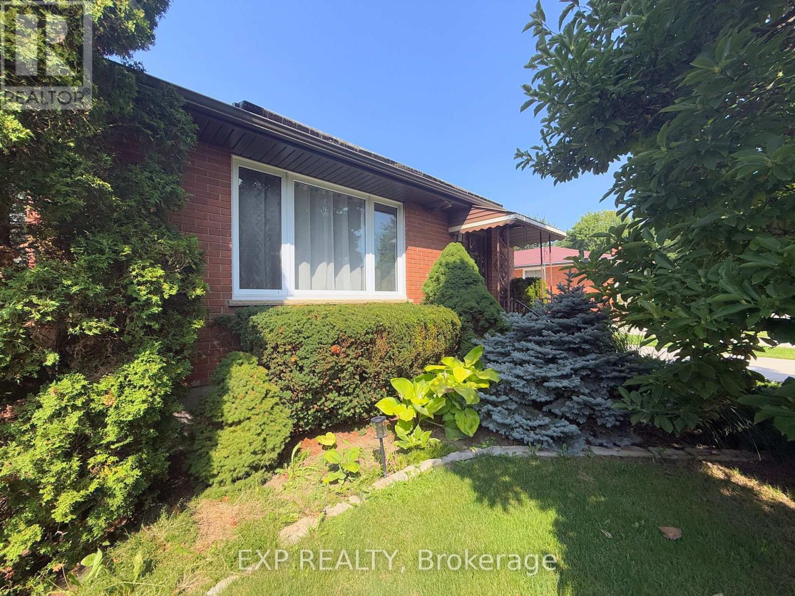 82 LACEY CRESCENT - 3