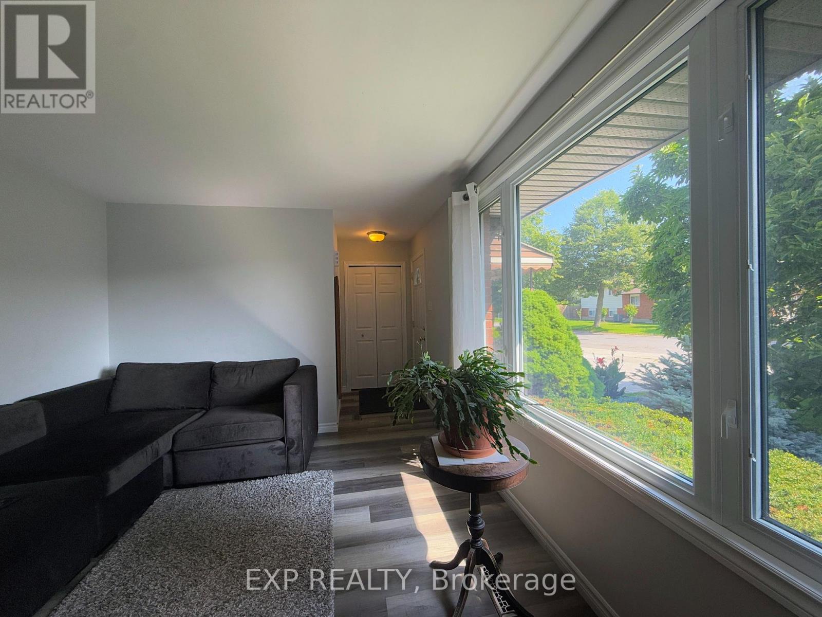 82 LACEY CRESCENT - 6