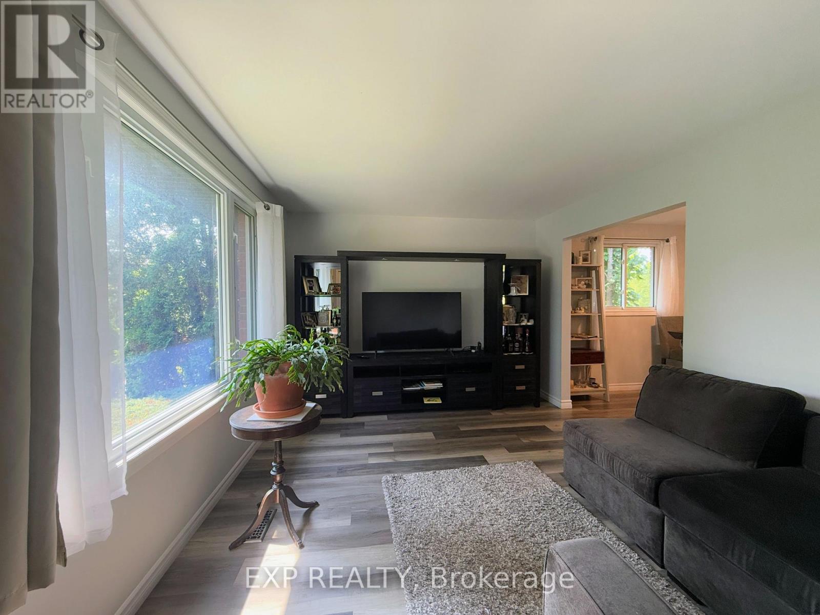 82 LACEY CRESCENT - 7