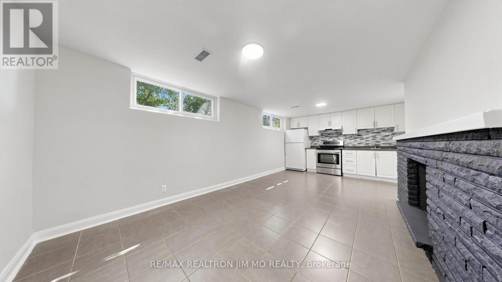 2571 KENNEDY ROAD - Image 33