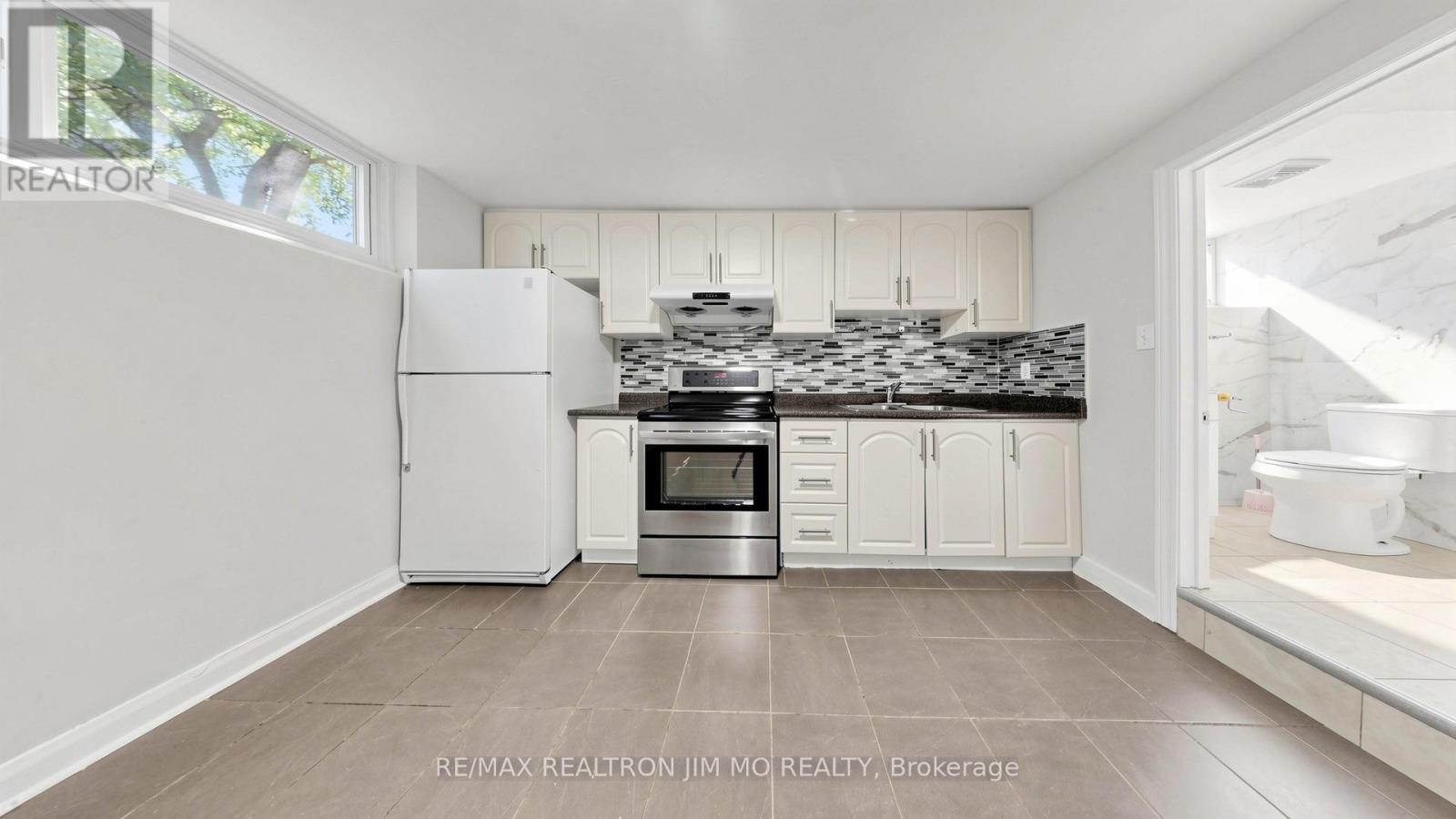 2571 KENNEDY ROAD - 34