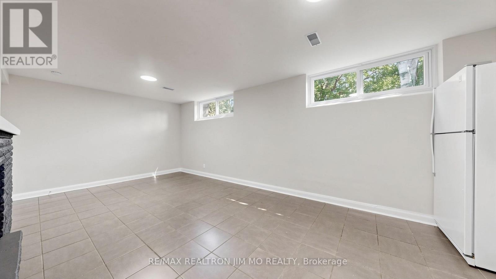 2571 KENNEDY ROAD - 35