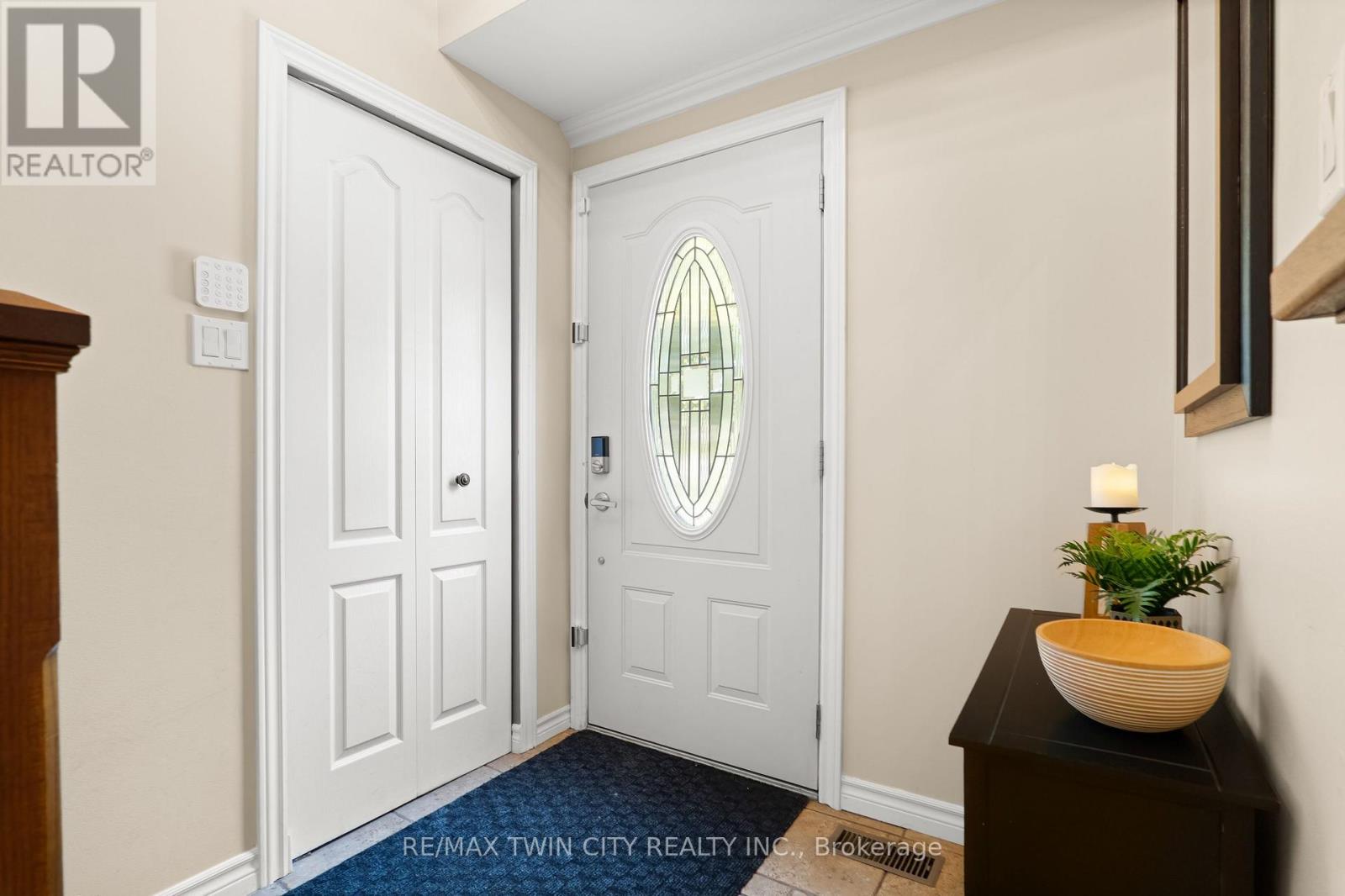 21 GOLDEN MEADOW CRESCENT — photo 2