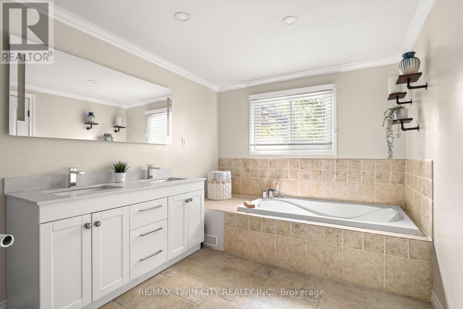21 GOLDEN MEADOW CRESCENT - Image 21