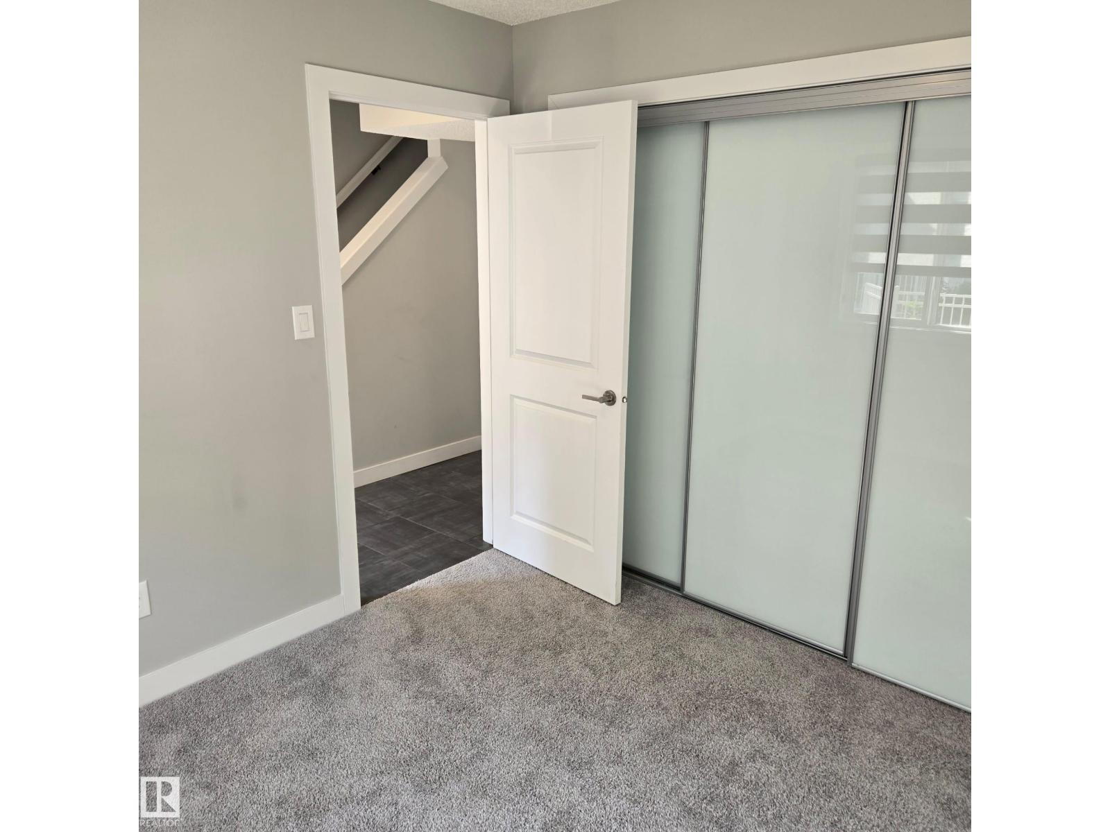 #58 2215 24 St NW NW photo 2 — MLS® E4504269