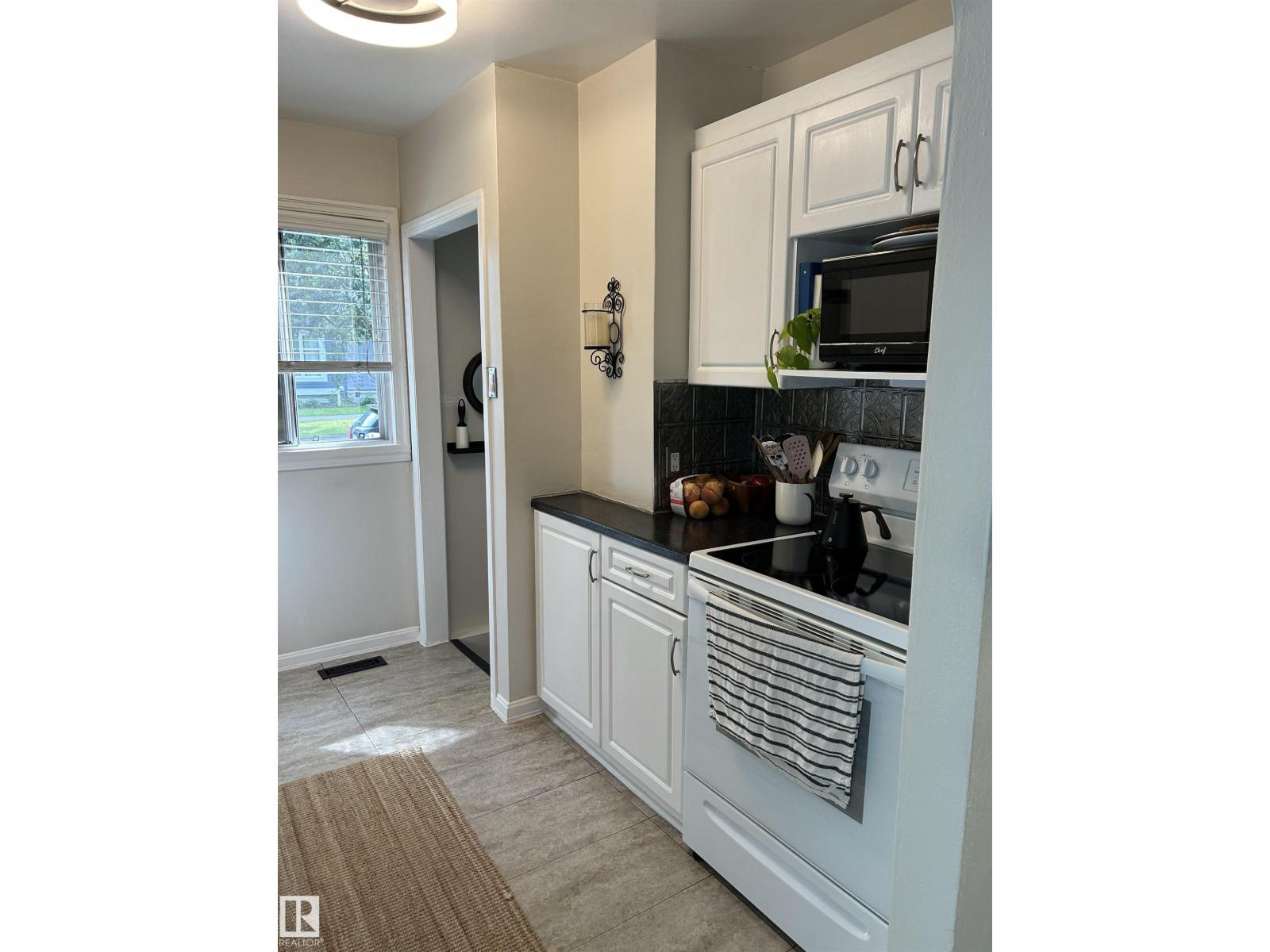 12203 124 ST NW - Image 8