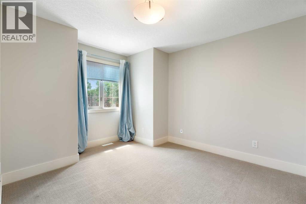 448 25 Avenue NW - 21