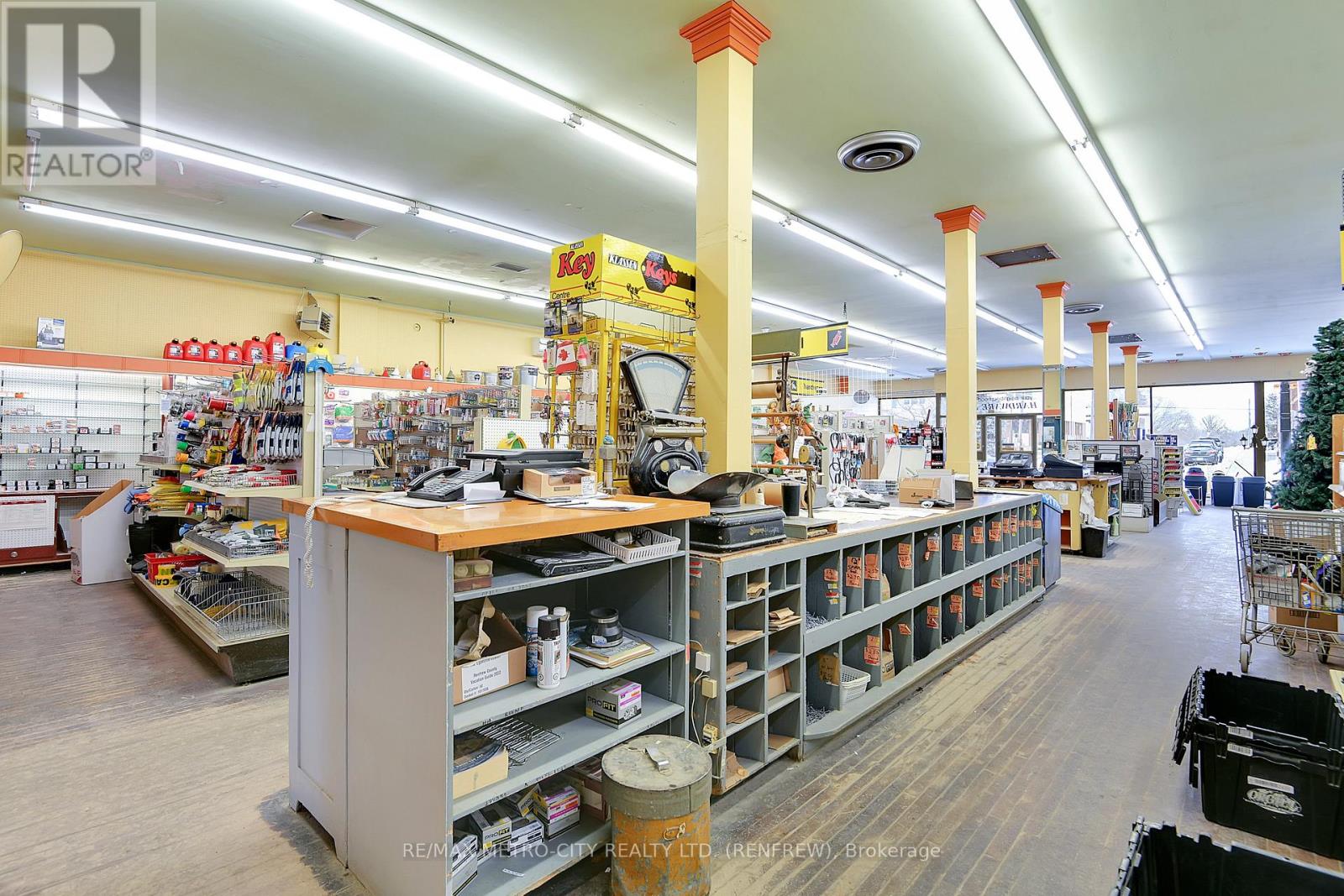 Retail for Sale in Renfrew – 150 RAGLAN STREET S, Renfrew – MLS# X13685796 - Image 11