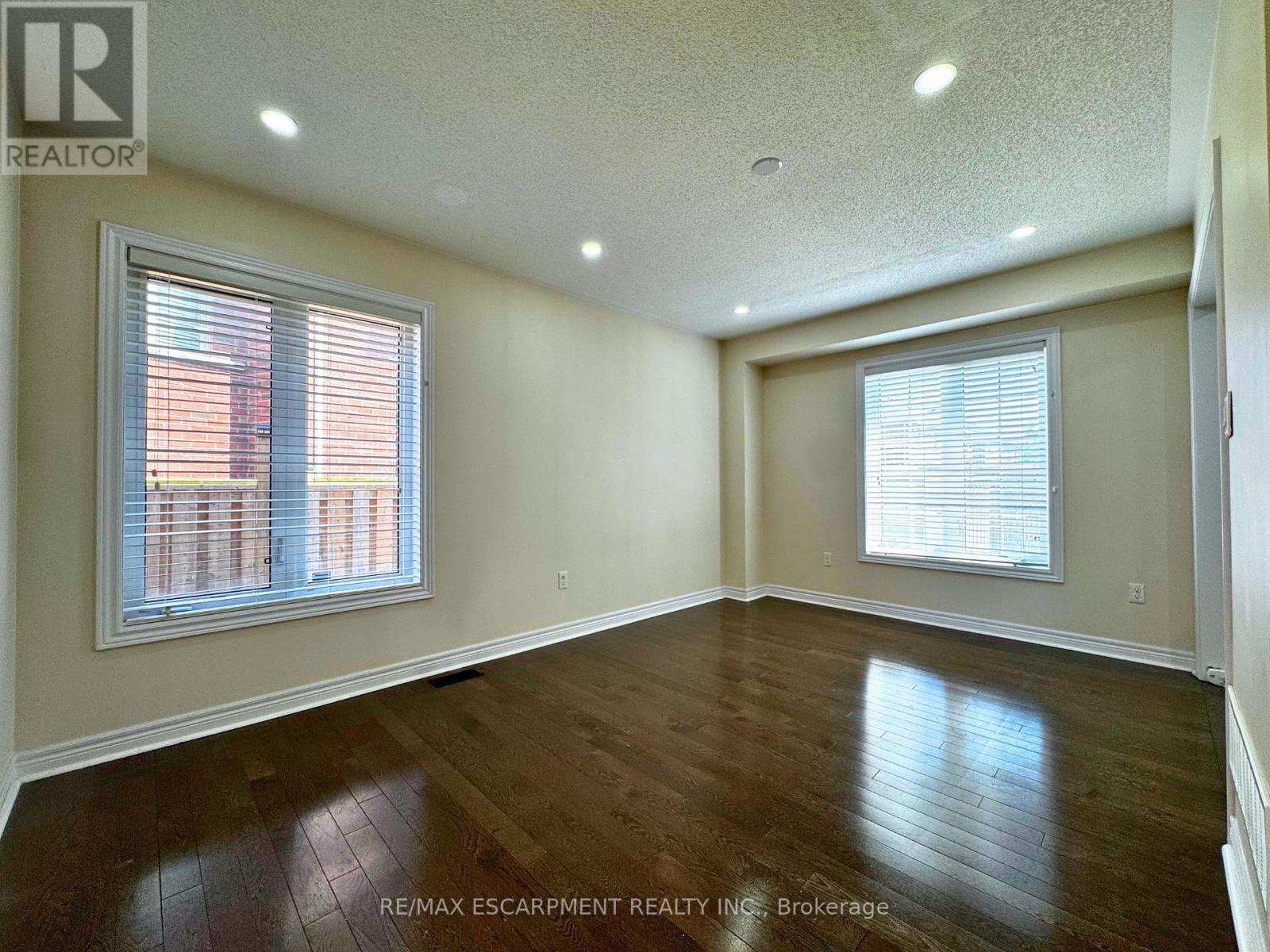 11 KEITH CRESCENT - 16