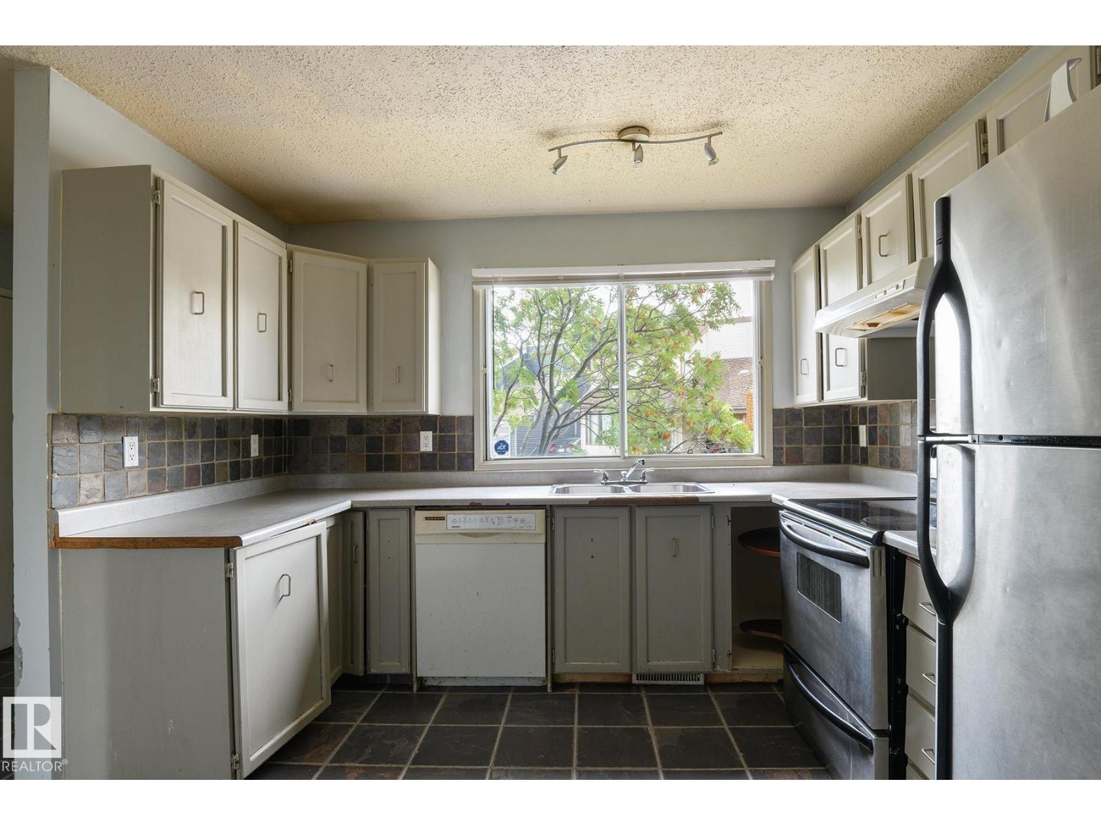 5511 92C Av NW photo 2 — MLS® E4504272